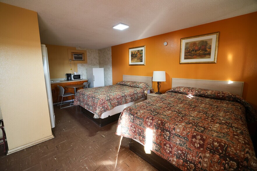 More Photos Of 205 E Broadway St, Fritch Hotel For Sale