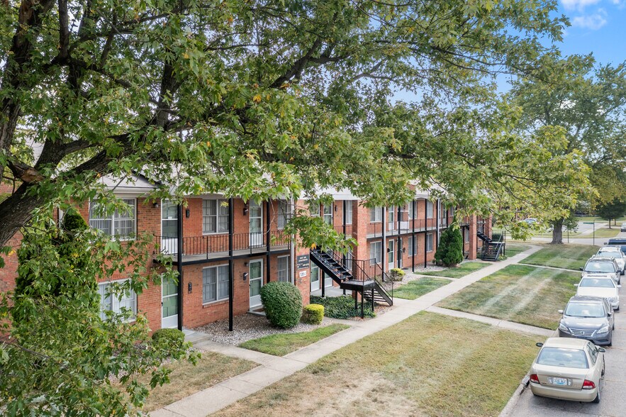 More Photos Of 3201 Commander Dr, Louisville Apartments For Sale