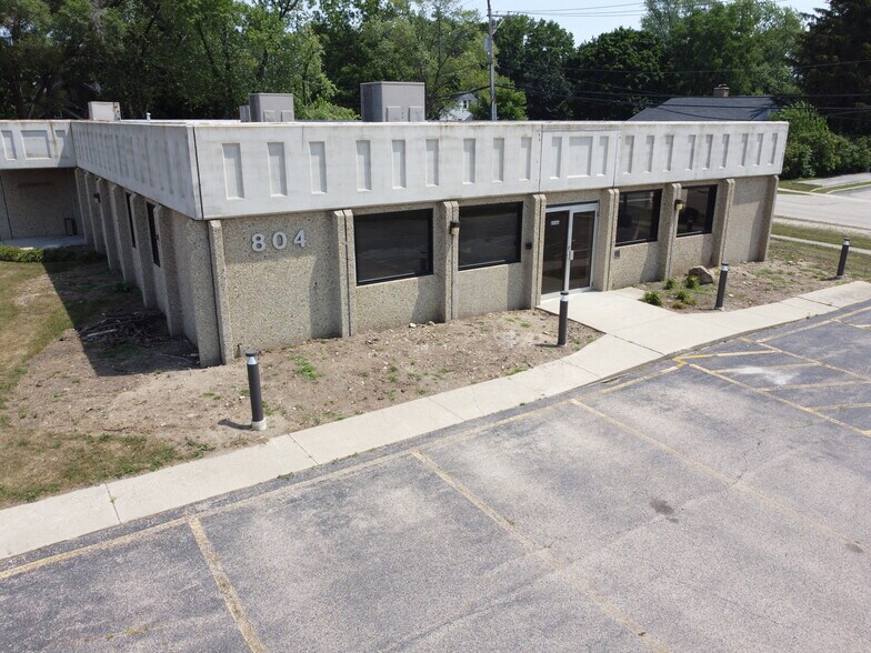 More Photos Of 804 N Front St, Mchenry Office For Lease
