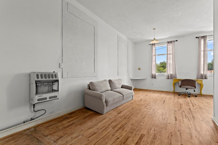 More Photos Of 10117 Commerce St, Summerville Storefront For Sale