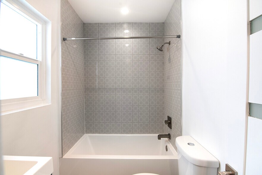 More Photos Of 514 S Mariposa Ave, Los Angeles Apartments For Sale