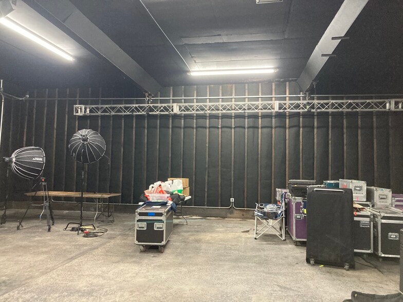 Primary Photo Of 1445 Commerce Ave, Bronx Industrial For Lease