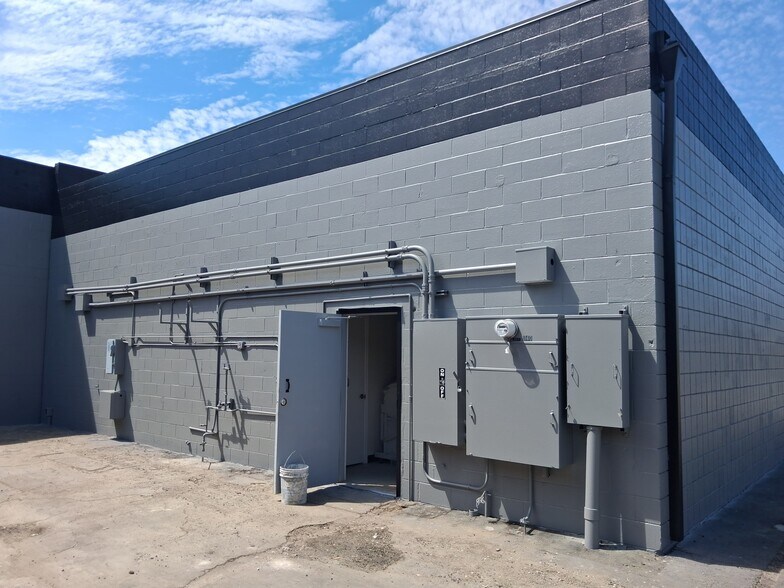 More Photos Of 1140-1150 Price Ave, Pomona Warehouse For Lease