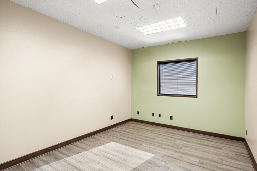 More Photos Of 2525 W Woodland Dr, Anaheim Office For Lease