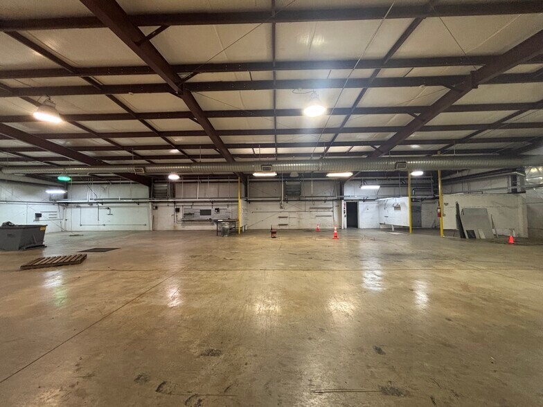 More Photos Of 140 Industrial Park Drive, Forsyth Warehouse For Sale