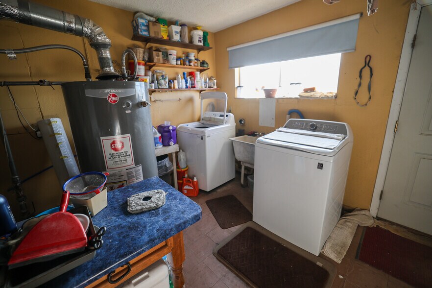 More Photos Of 205 E Broadway St, Fritch Hotel For Sale