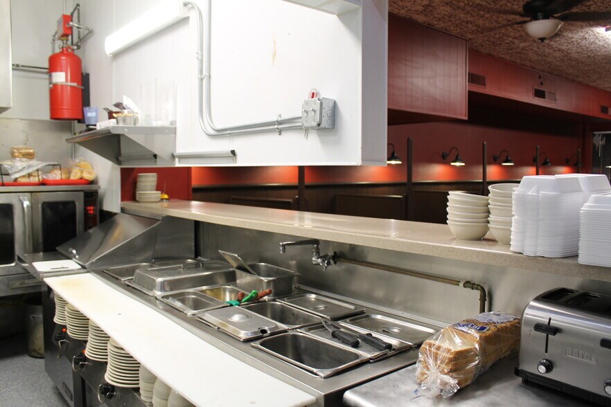 More Photos Of 145 S Main St, Saint Clair Specialty For Lease