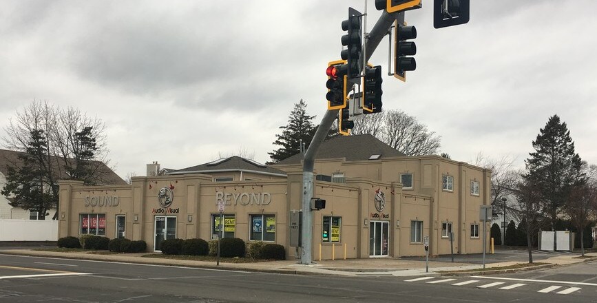 More Photos Of 620 W Montauk Hwy, Lindenhurst Freestanding For Sale