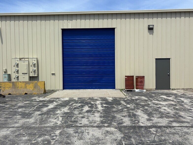 More Photos Of 1101-1119 Ashwaubenon St, Green Bay Service For Lease