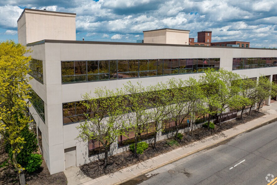 More Photos Of 620 W Erie Blvd, Syracuse Medical For Sale