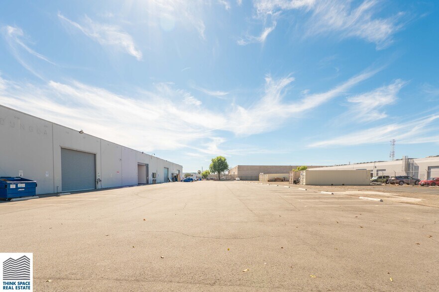 More Photos Of 9419 Mason Ave, Chatsworth Manufacturing For Lease