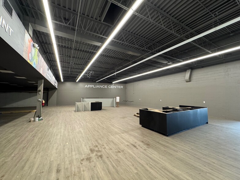 More Photos Of 50 Southeast Ave, Tallmadge Freestanding For Sale