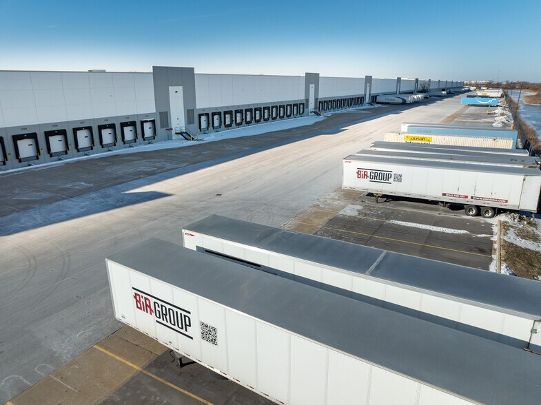 More Photos Of 701 Central Ave, University Park Distribution For Lease