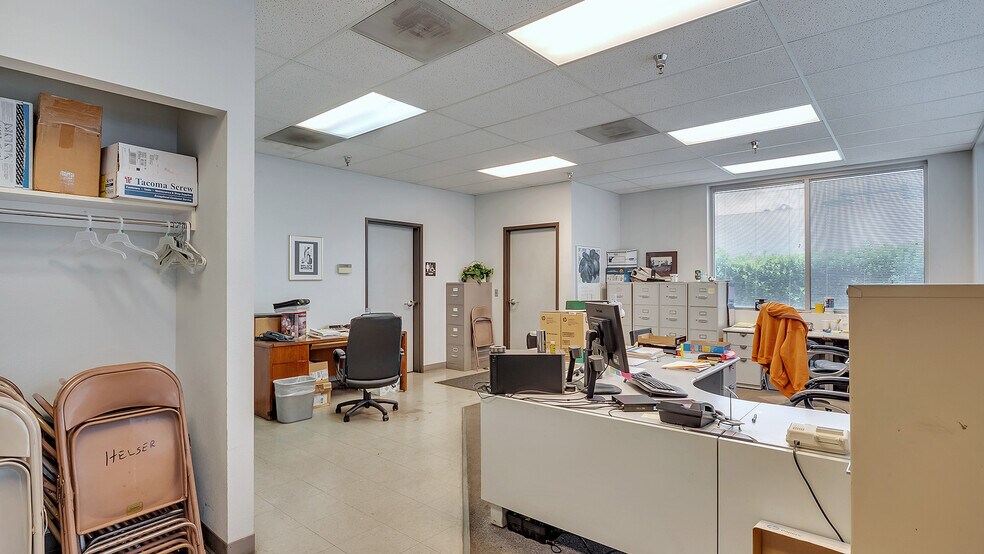 More Photos Of 7025 N Leadbetter Rd, Portland Service For Lease