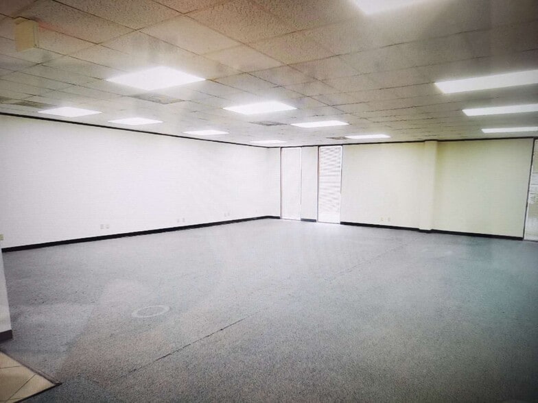 More Photos Of 5855 Sovereign Dr, Houston Office For Lease