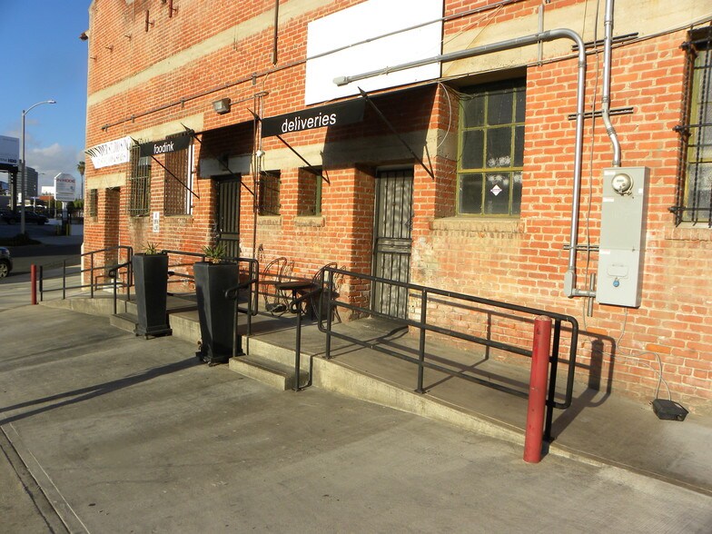 More Photos Of 1101-1119 S La Brea Ave, Los Angeles Freestanding For Lease