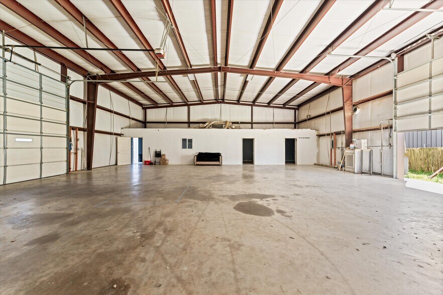 More Photos Of 15811 Manning Dr, Cypress Industrial For Lease