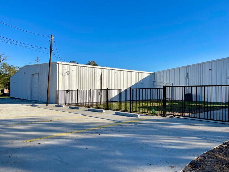 Primary Photo Of 14236 Gainesville St, Houston Warehouse For Lease