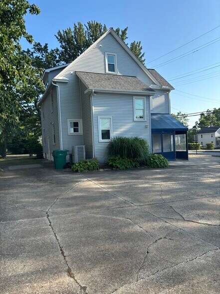 More Photos Of 150 Court St, Chardon Office Residential For Lease
