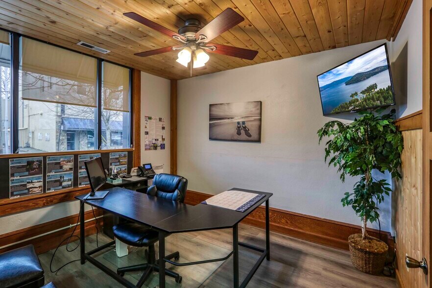More Photos Of 316 N 2nd Ave, Sandpoint Office For Lease