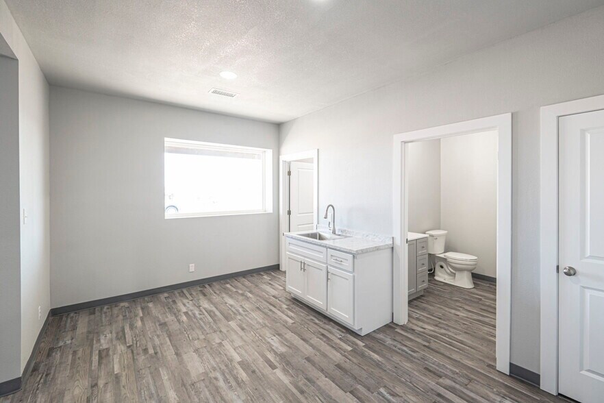 More Photos Of 14010 W Silver Fox Trl, Odessa Warehouse For Sale