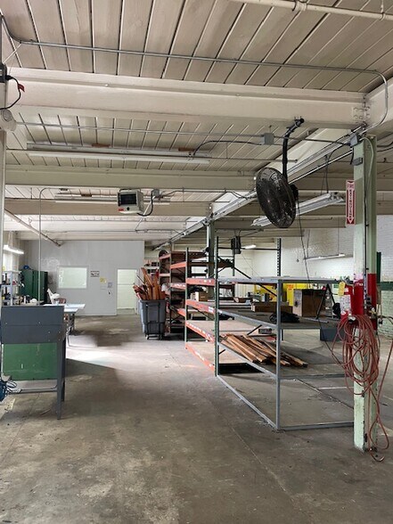 More Photos Of 2701 S Main St, Salisbury Warehouse For Lease