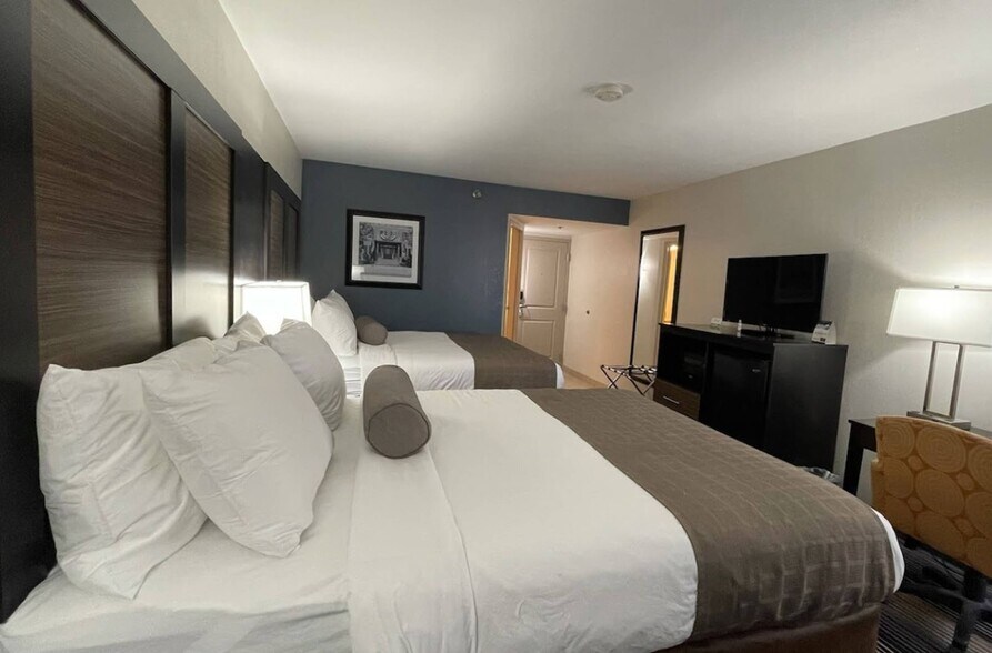 More Photos Of 2311 N Shadeland Ave, Indianapolis Hotel For Sale