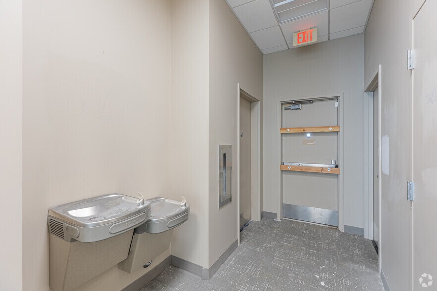 More Photos Of 1705 San Elijo Rd, San Marcos Bank For Lease