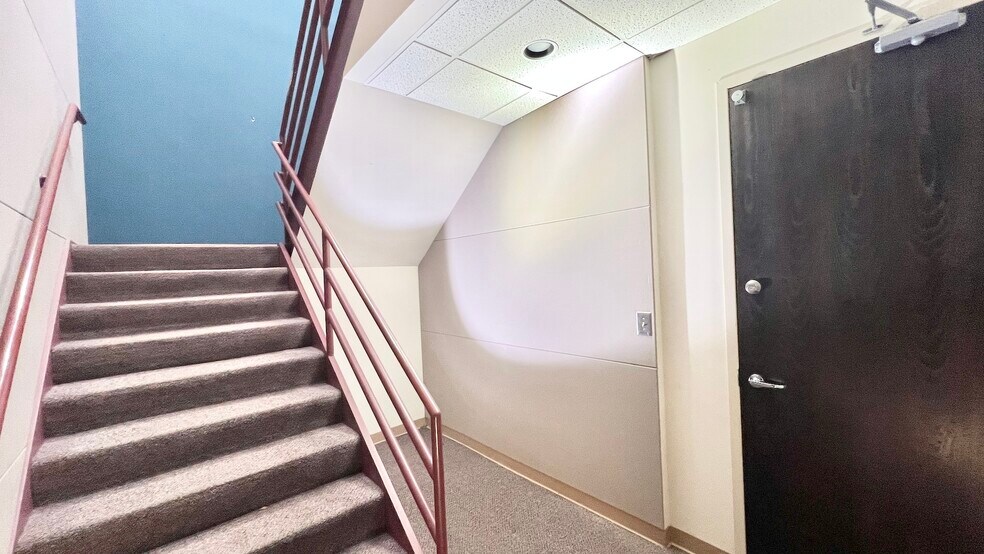 More Photos Of 8800 Roswell Rd, Sandy Springs Office For Sale