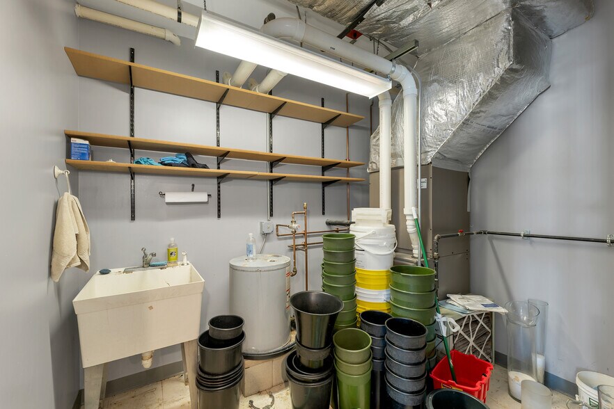 More Photos Of 45 Londonderry Tpke, Hooksett Office For Lease