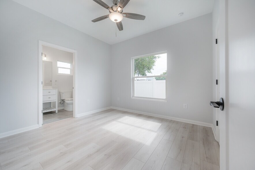 More Photos Of 3921 State St, Tampa Specialty For Sale