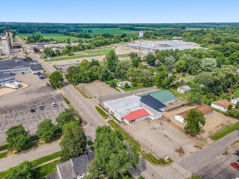 More Photos Of 600 N Clark St, Albion Auto Dealership For Sale