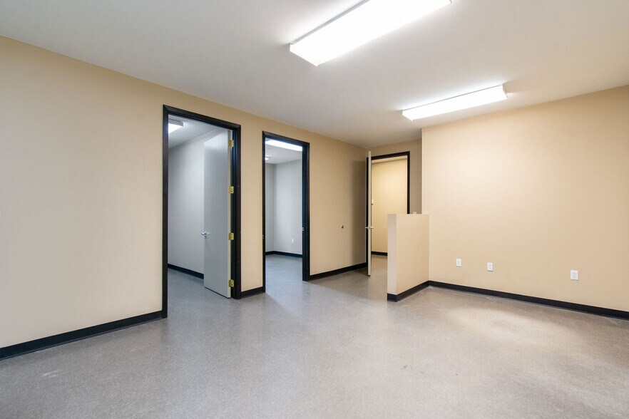 More Photos Of 21755 N I-45 Fwy, Spring Flex For Sale