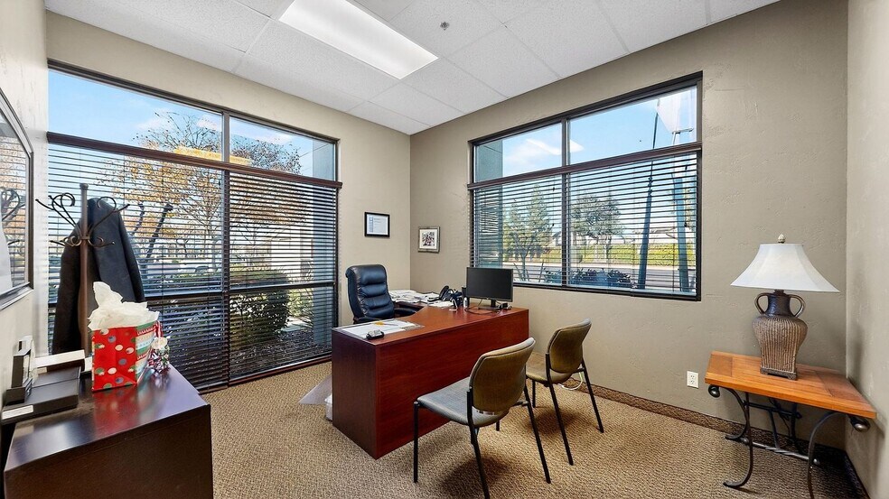 More Photos Of 1510 W Kettleman Ln, Lodi Office For Sale