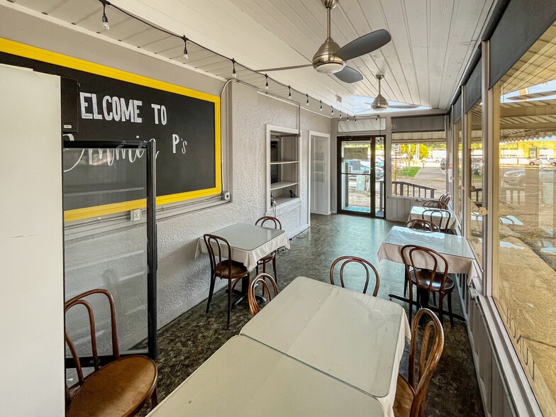 More Photos Of 112 Pine St, Texarkana Restaurant For Sale
