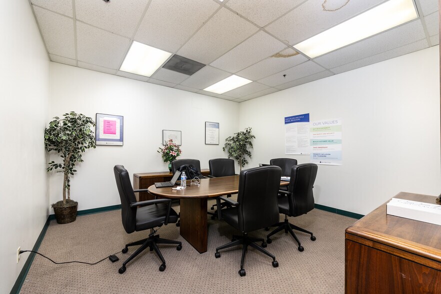 More Photos Of 520 E Easy St, Simi Valley Warehouse For Lease