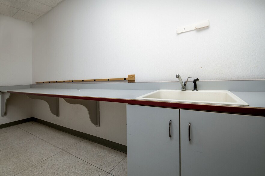 More Photos Of 350 Crown Point Cir, Grass Valley Office For Lease