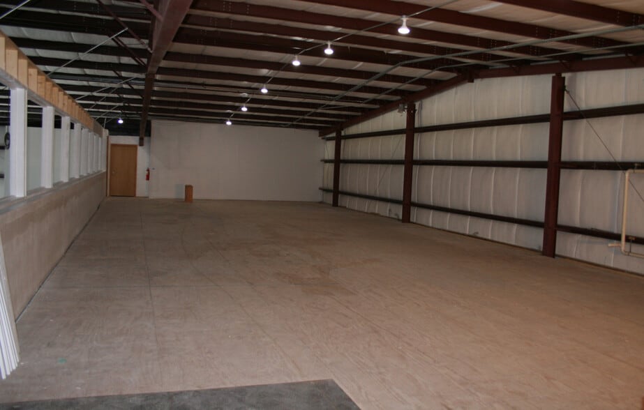More Photos Of 4126 Louis Ave, Holiday Warehouse For Sale