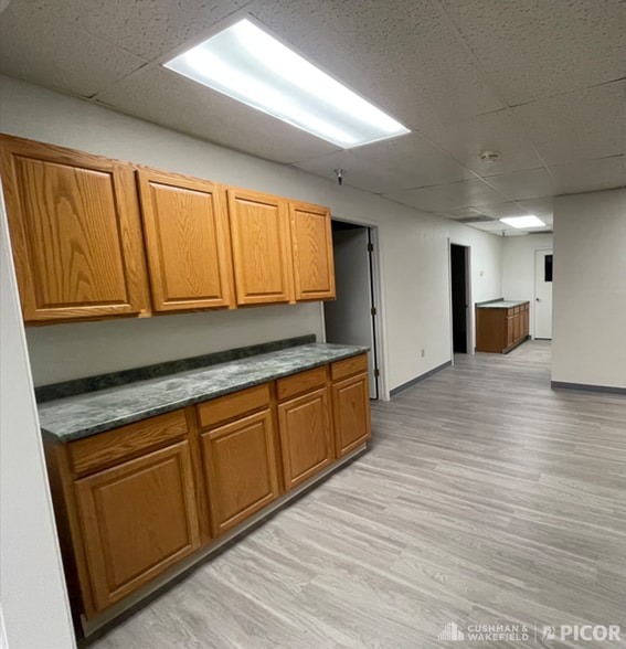 More Photos Of 1665-1700 E 18th St, Tucson Showroom For Lease