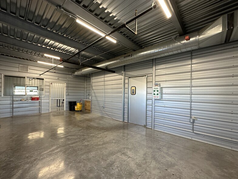 More Photos Of 18668 B50 Rd, Delta Distribution For Lease
