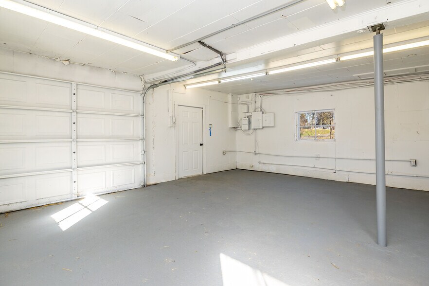 More Photos Of 2336 Old Knoxville Pike, Maryville Light Manufacturing For Sale