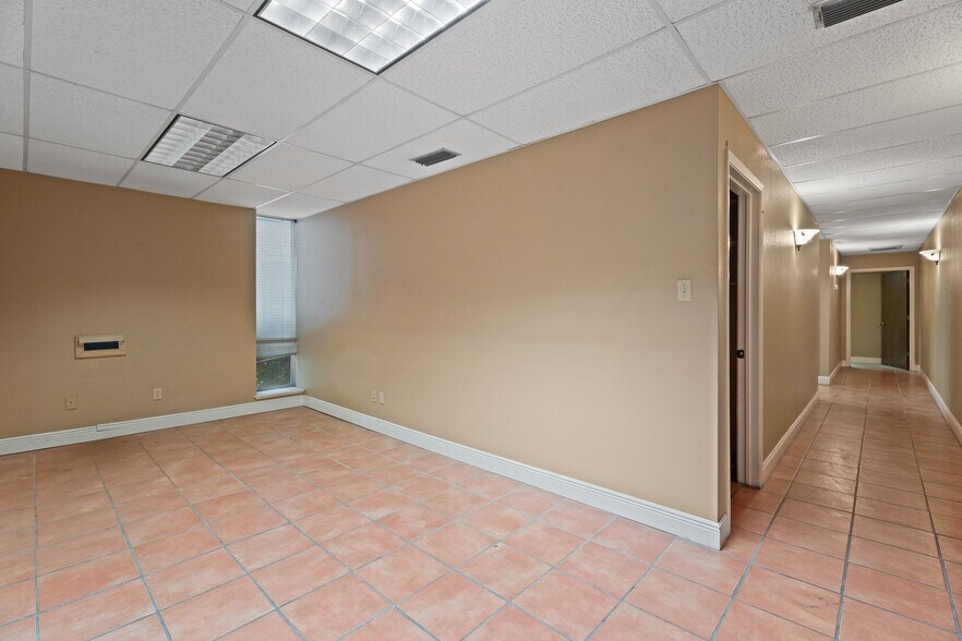 More Photos Of 3305 66th St, Lubbock Office For Sale