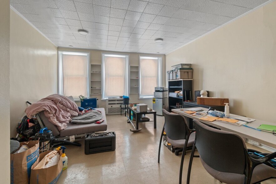More Photos Of 2530 N Calvert St, Baltimore Office Residential For Sale
