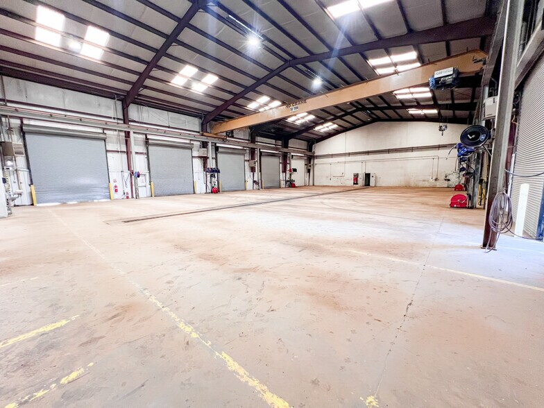 More Photos Of 3201 W Murphy St, Odessa Warehouse For Sale