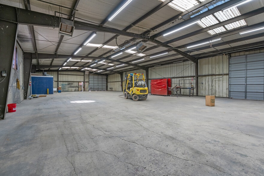 More Photos Of 110 Connelly, San Antonio Manufacturing For Lease