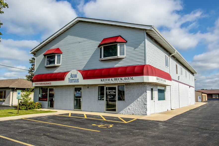 S30W24670 Sunset Dr, Waukesha, WI 53189 Lofts/Showrooms For Lease