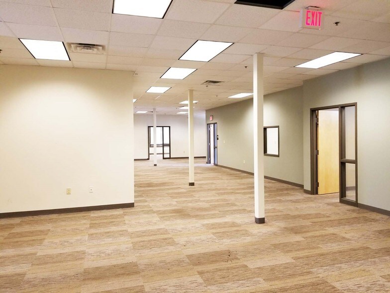 More Photos Of 2142 -2160 W Chesterfield Blvd, Springfield Storefront Retail Office For Lease