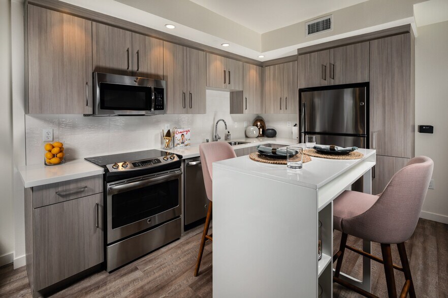 More Photos Of 424 W Pico Blvd, Los Angeles Apartments For Lease