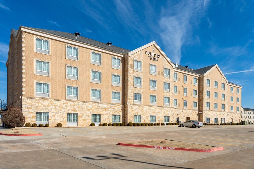 More Photos Of 13501 W Memorial Park Dr, Oklahoma City Hotel For Sale