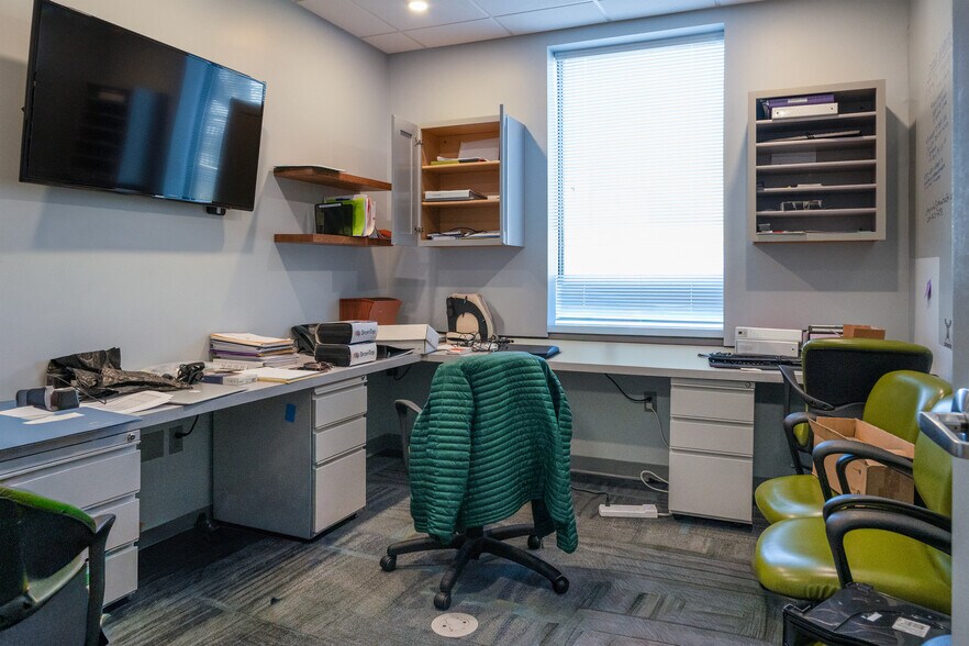 More Photos Of 571 Main St, Weymouth Medical For Lease